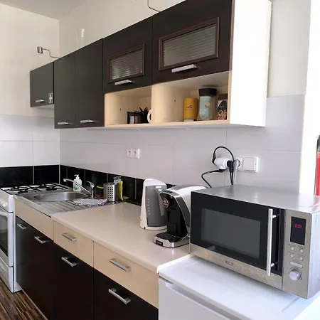 Center 5 Beds Διαμέρισμα Znojmo