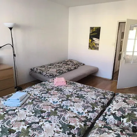 Center 5 Beds Apartmán *